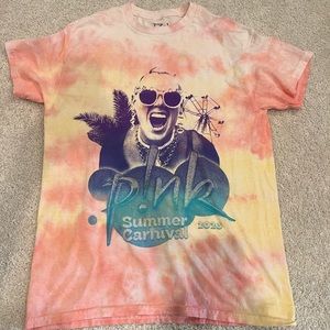 Never worn! PINK Summer Carnival 2023 tour tshirt